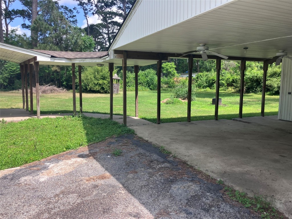 5012 Winding Way Dickinson, TX 77539 - Photo 21 of 23 a view of a yard with porch and garden