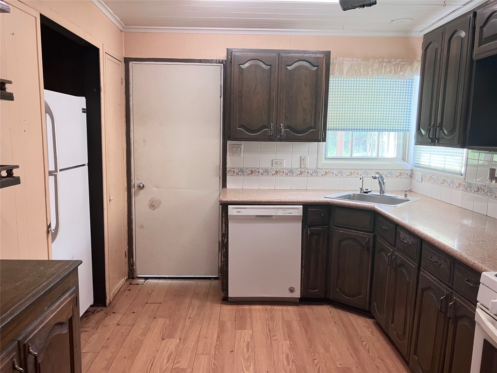 5012 Winding Way Dickinson, TX 77539 - Photo 6 of 23 a kitchen with a sink a refrigerator a washer and dryer
