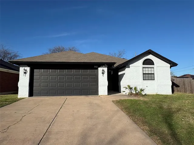 $2,200 | 901 Fiero Drive, Arlington, TX 76001