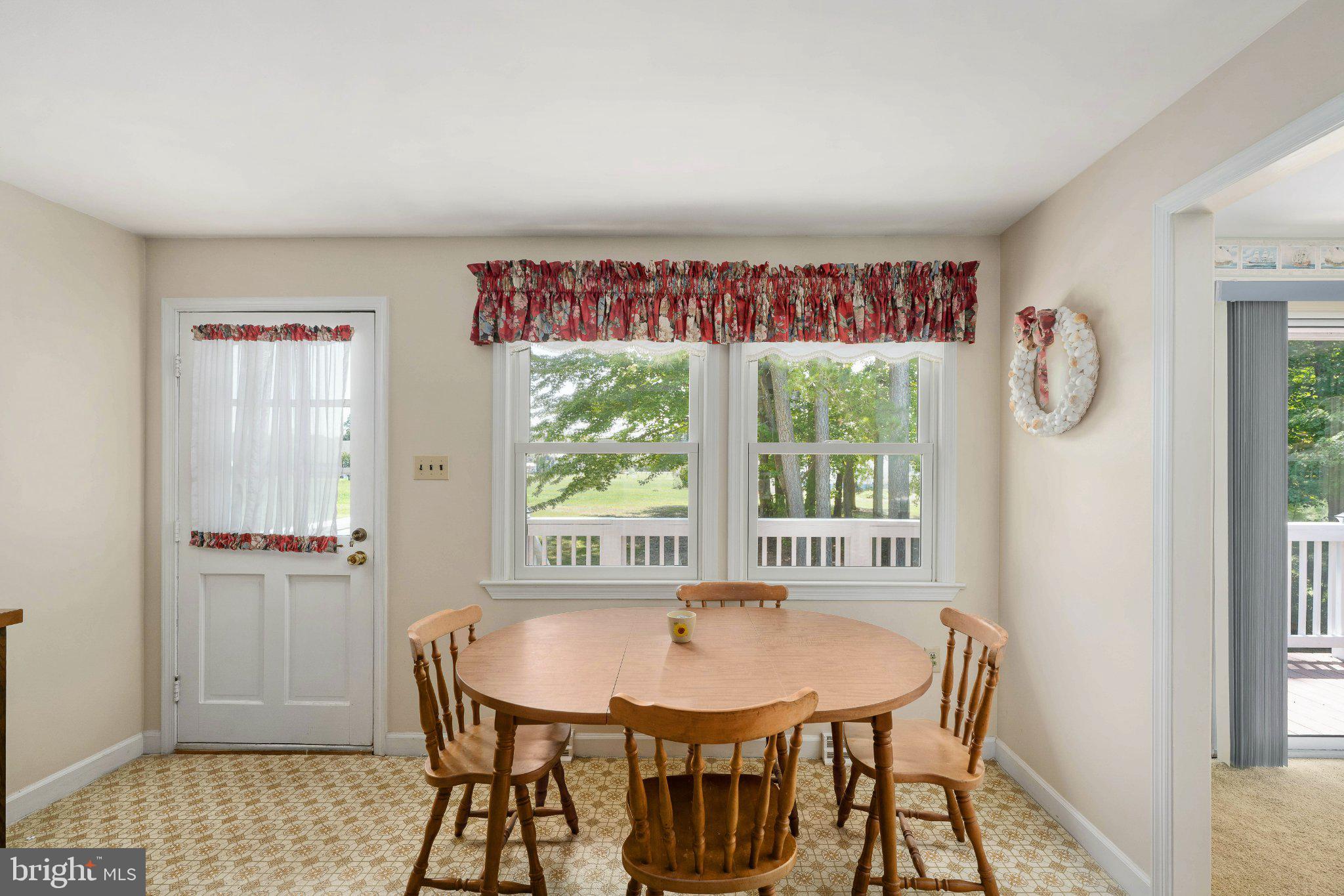 279 Harbor Drive Reedville, VA 22539 - Photo 15 of 97 Eat in kitchen