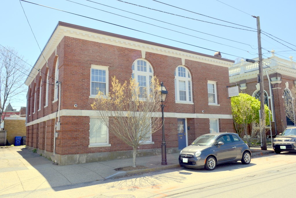 19 Market Street Warren, RI 02885 - Photo 1 of 37 Gallery Image 1