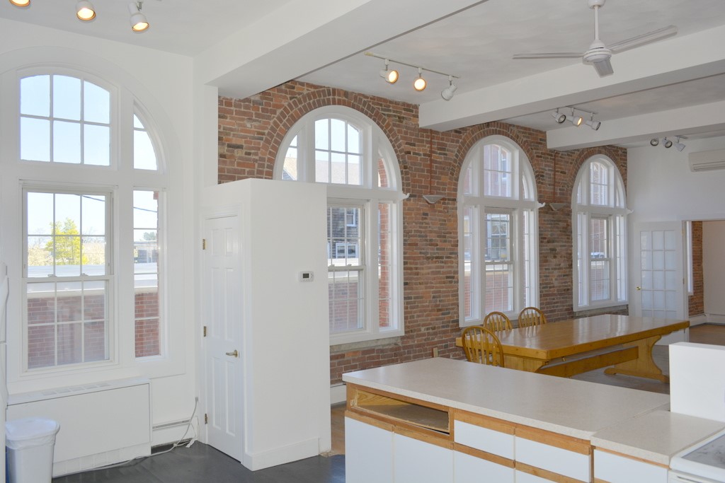 19 Market Street Warren, RI 02885 - Photo 5 of 37 Gallery Image 5