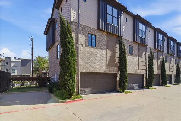 $575,000 | 4211 Rawlins Street, Unit 530, Dallas, TX 75219
