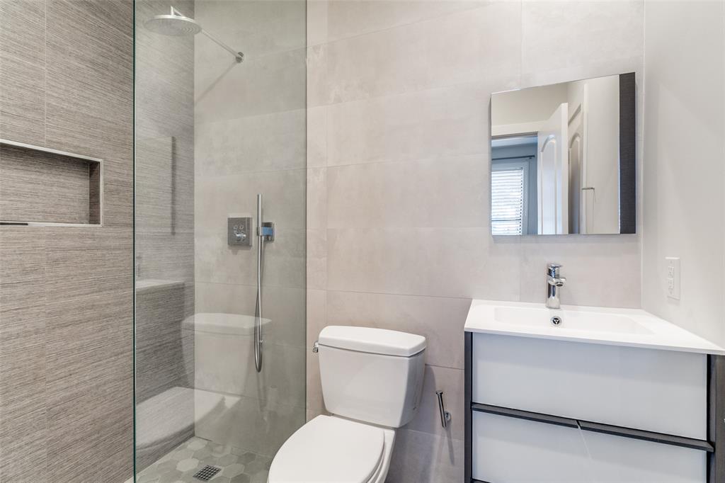 4211 Rawlins Street, Unit 530 Dallas, TX 75219 - Photo 5 of 33 a bathroom with a toilet sink and shower