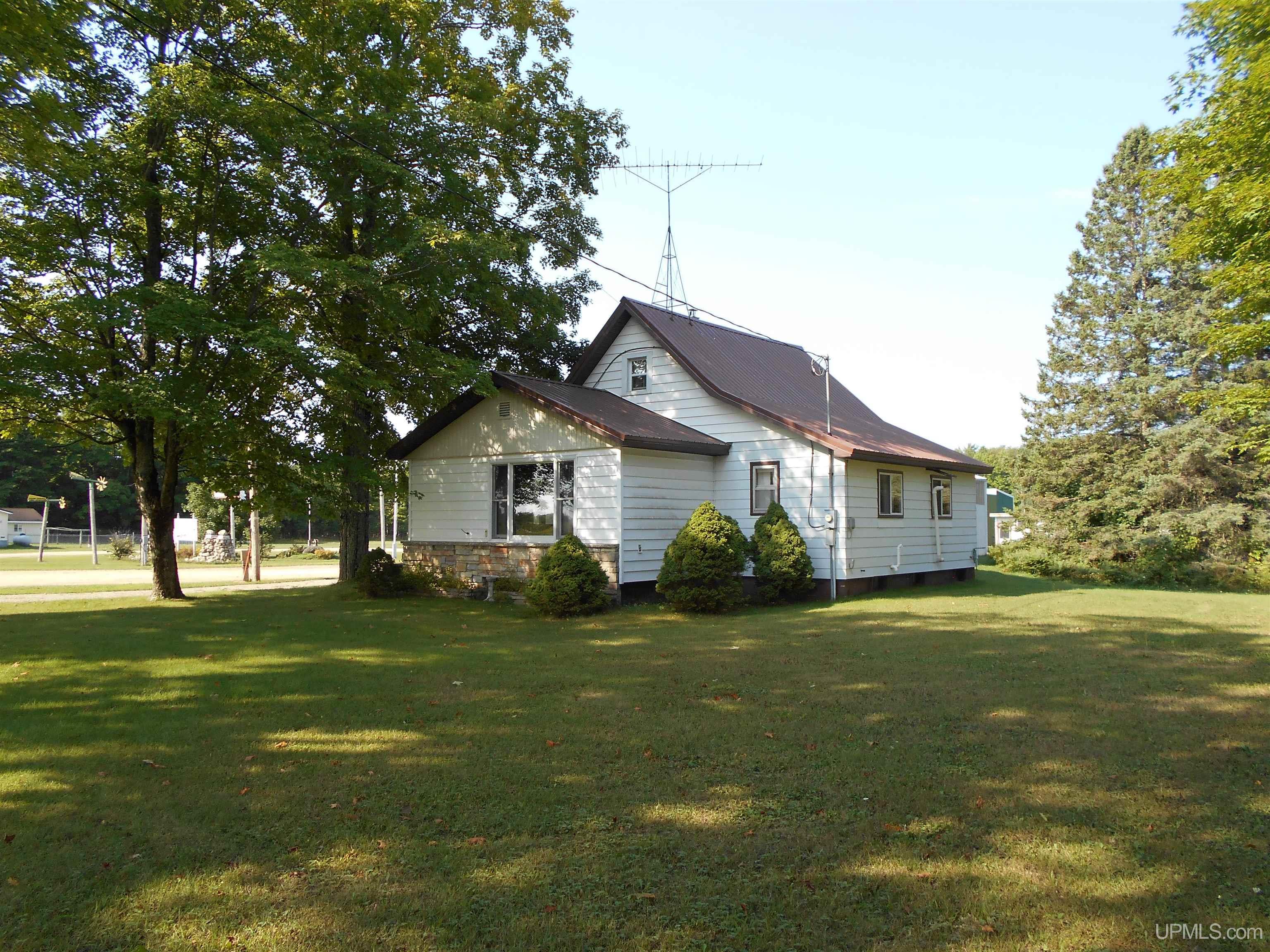 1727 N West Kendall Road Manistique, MI 49854 - Photo 1 of 49