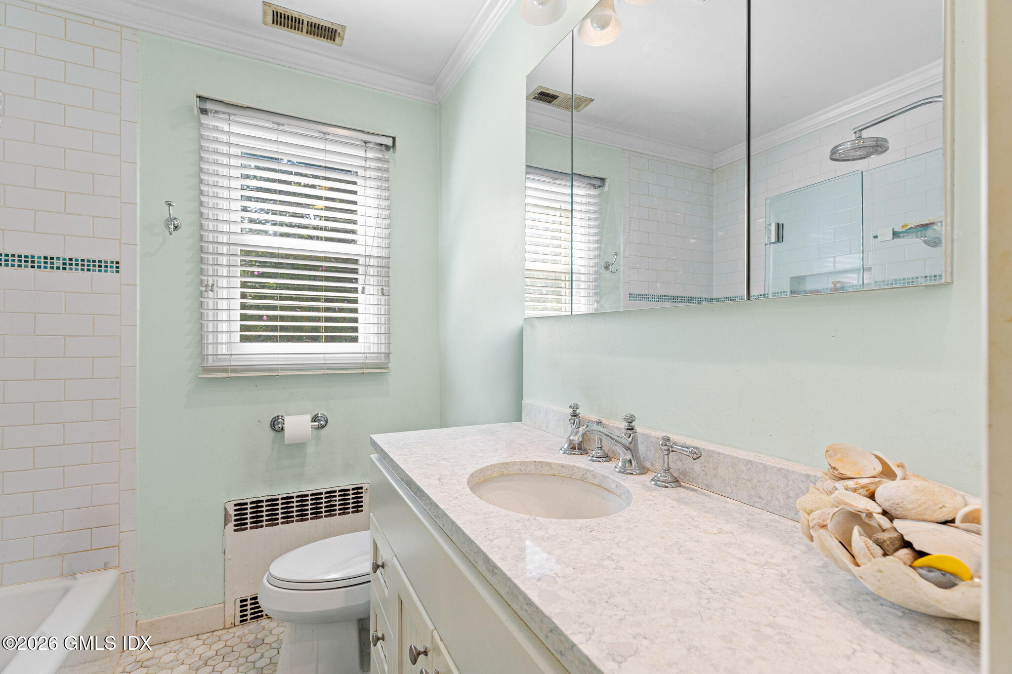 10 Homestead Road Greenwich, CT 06831 - Photo 10 of 14 Main Level Bath