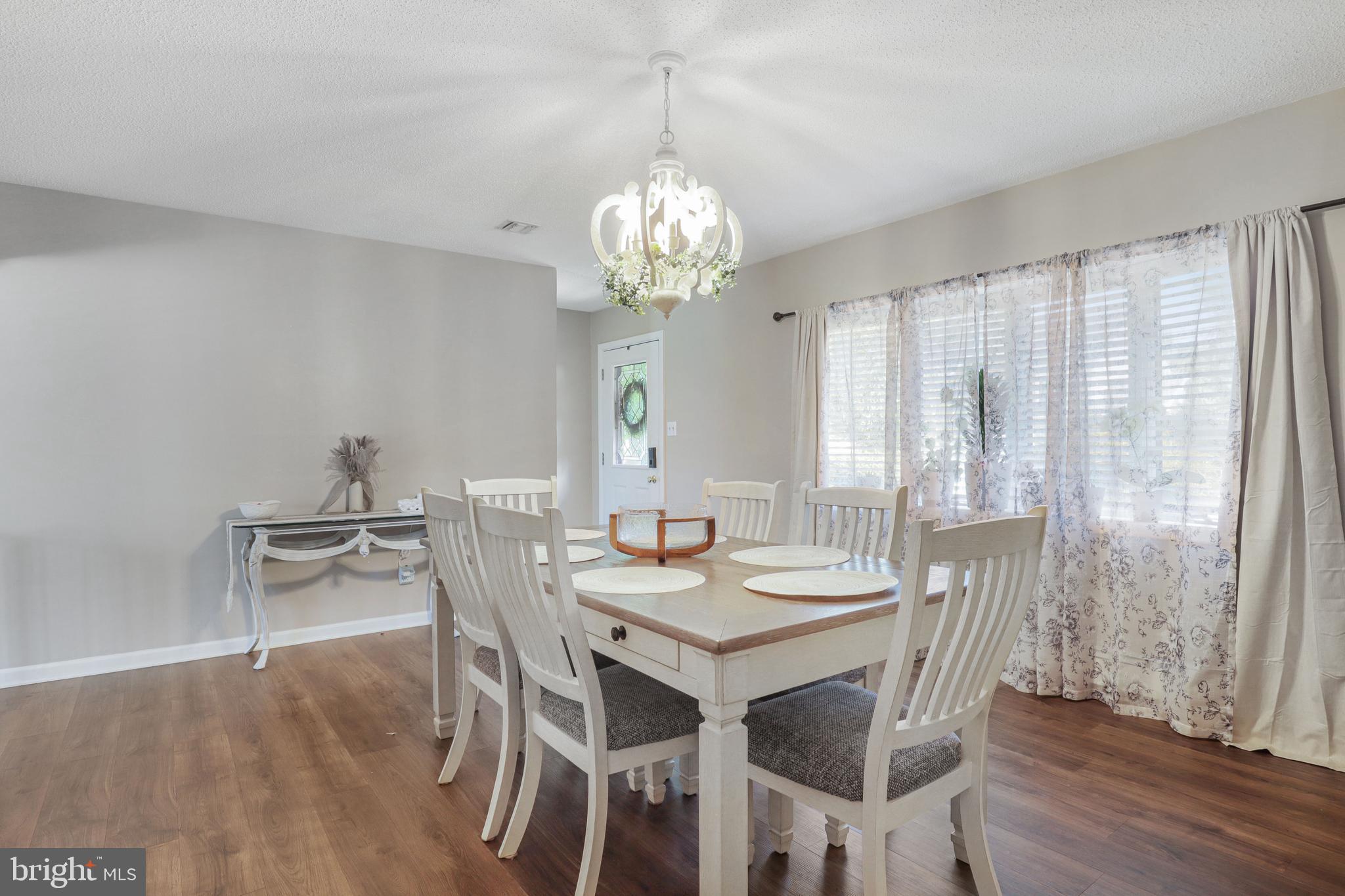 28 Colton Road Edison, NJ 08817 - Photo 7 of 60 Gallery Image 7
