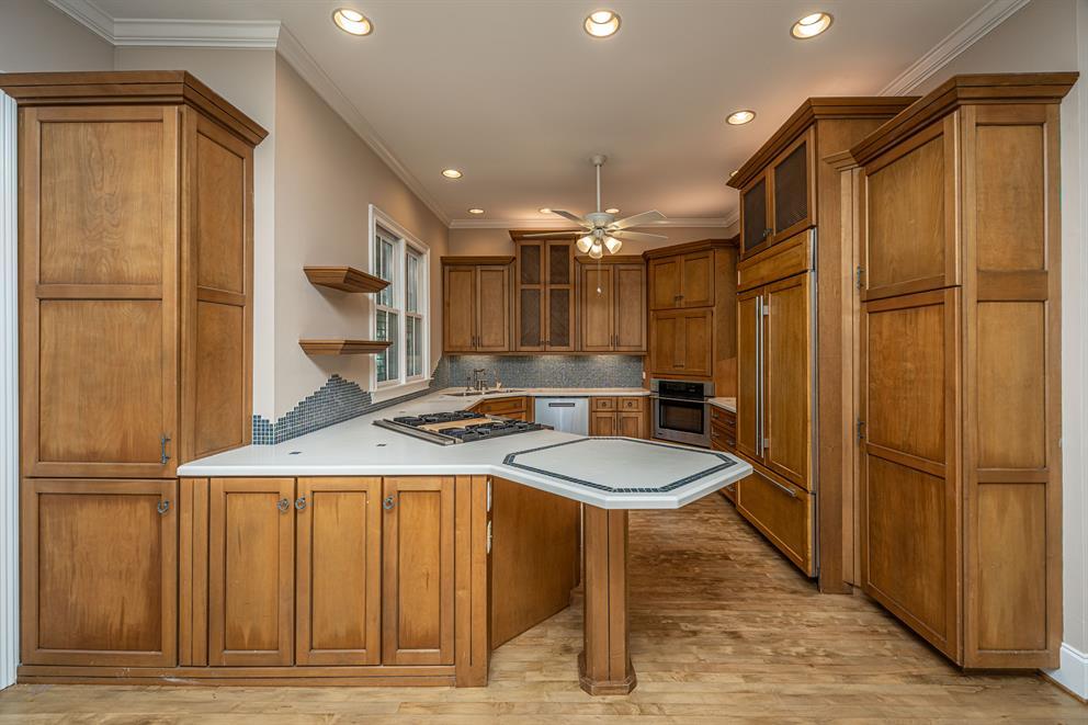 34 Eastlake Road Mount Pleasant, SC 29464 - Photo 7 of 23 34 Eastlake - Kitchen - good overall vie