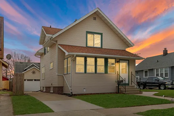 $315,000 | 1501 73rd Street, Kenosha, WI 53143