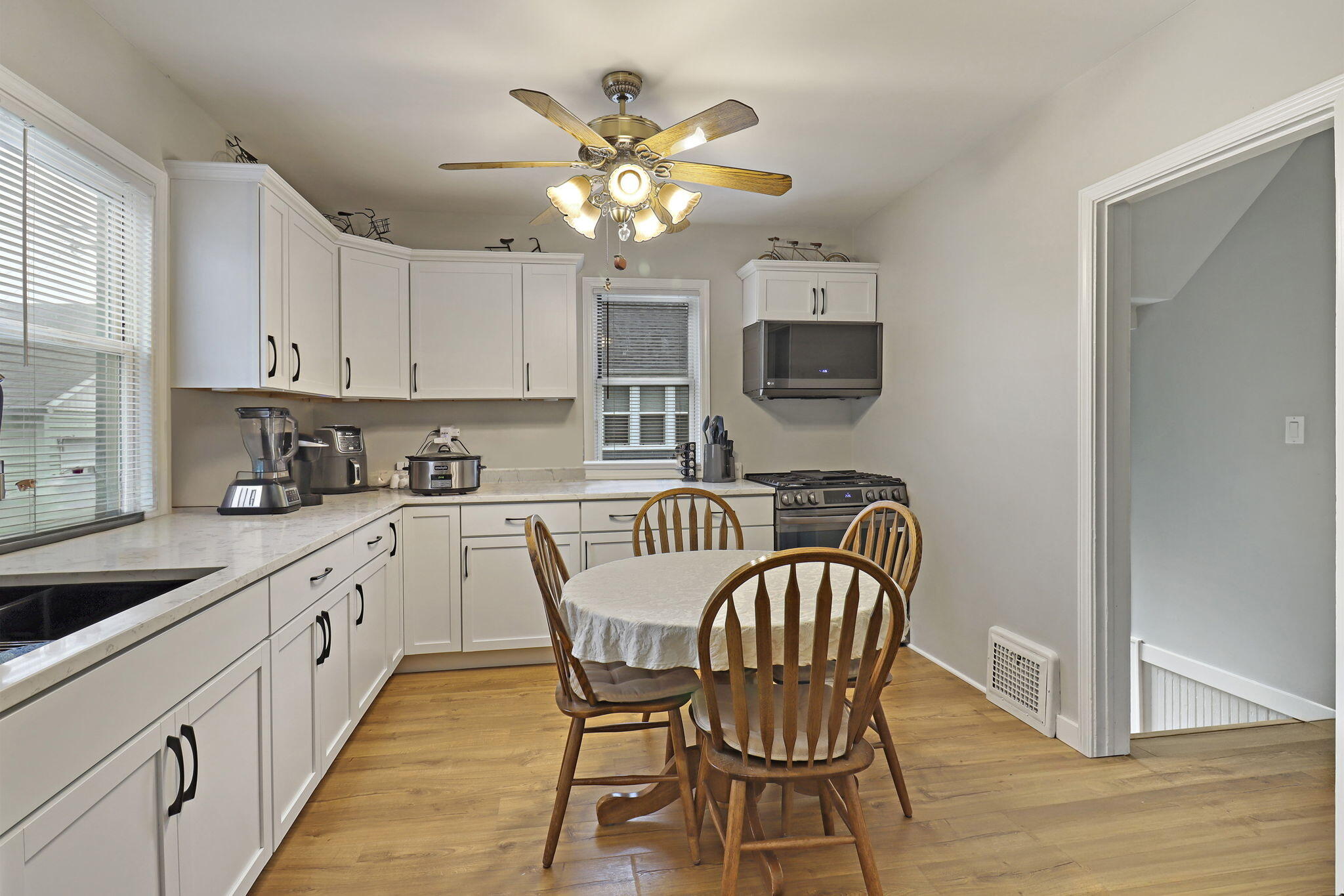 1501 73rd Street Kenosha, WI 53143 - Photo 6 of 17 IMG_8236