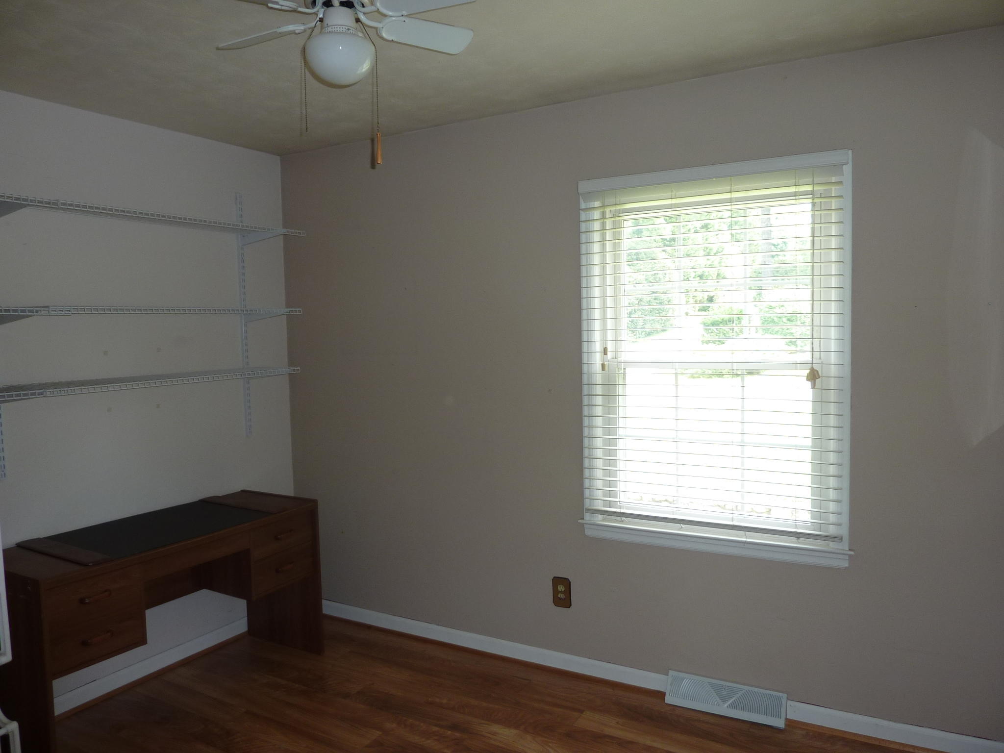 606 Diamond Road Salem, VA 24153 - Photo 18 of 23 P1040496