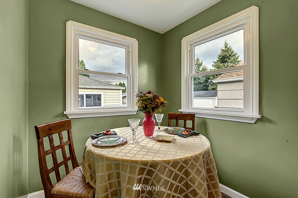 524 North 72nd Street Seattle, WA 98103 - Photo 5 of 10 Gallery Image 5