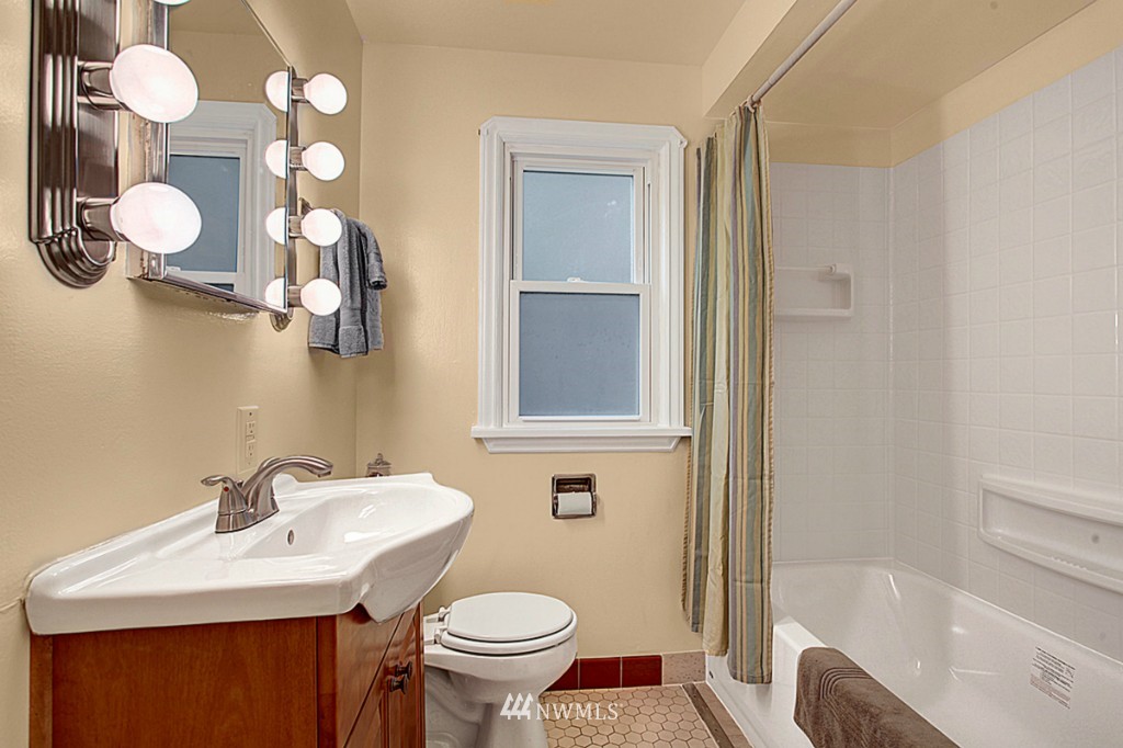 524 North 72nd Street Seattle, WA 98103 - Photo 8 of 10 Gallery Image 8