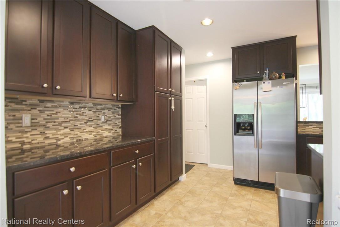6310 Franklin Road Bloomfield Hills, MI 48301 - Photo 11 of 28 Franklin Rd Kitchen 3.jpg