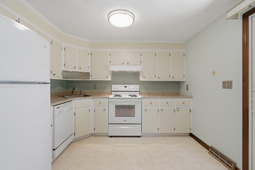 15 Meetinghouse Road, Unit 15 Acton, MA 01720 - Photo 9 of 35