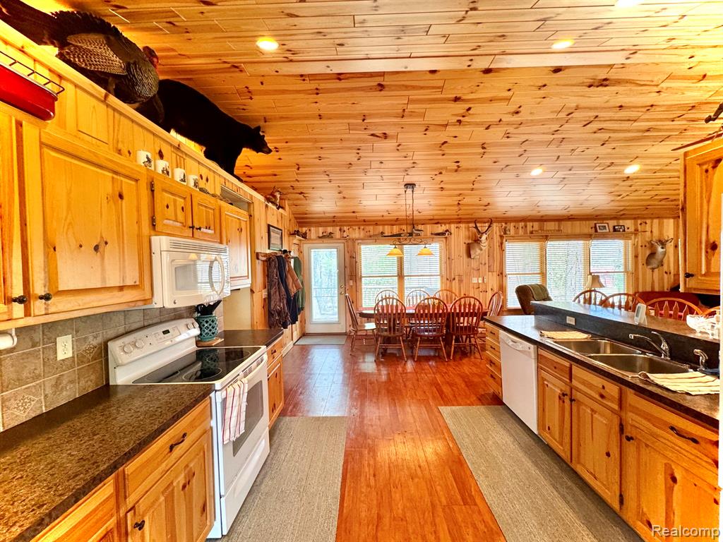 10931 North Roberts Road Frederic, MI 49733 - Photo 6 of 33