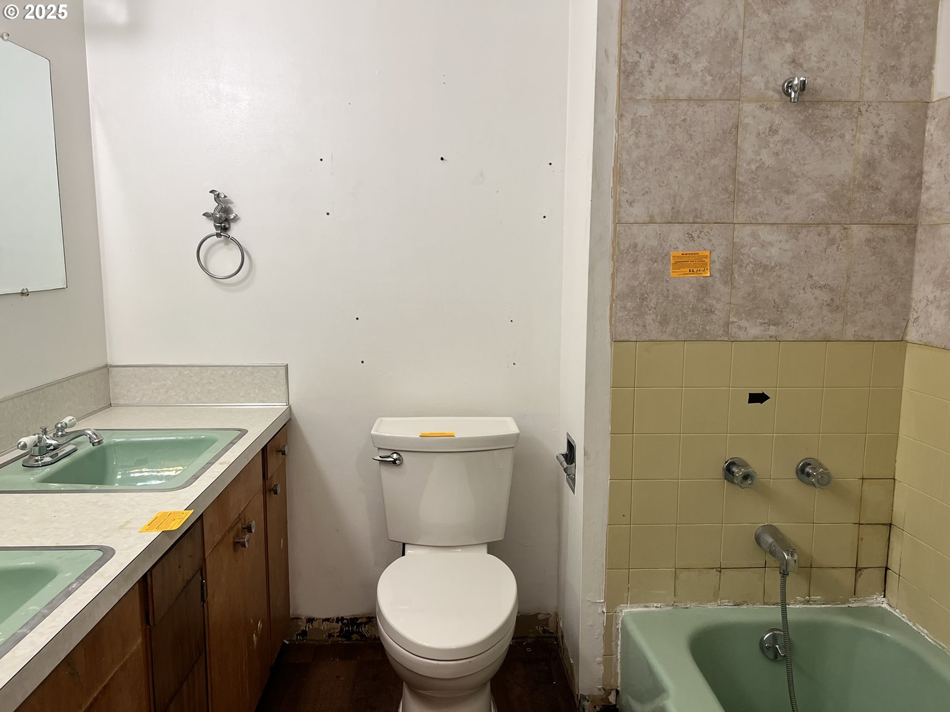 17817 Oatfield Road Gladstone, OR 97027 - Photo 9 of 31 Bathroom