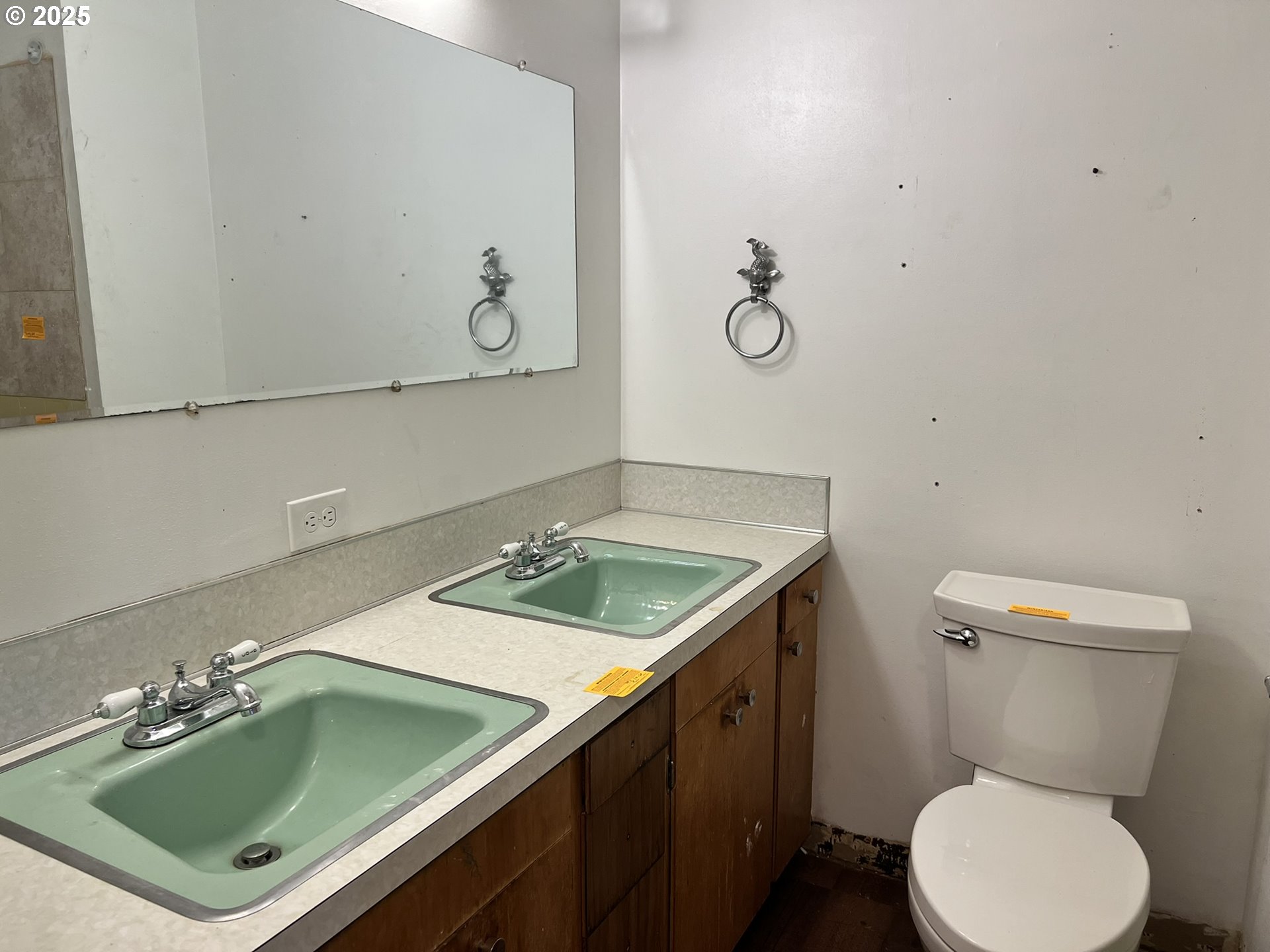 17817 Oatfield Road Gladstone, OR 97027 - Photo 10 of 31 Bathroom