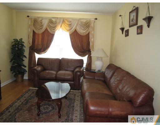 64 Prestwick Way Edison, NJ 08820 - Photo 2 of 10 Gallery Image 2