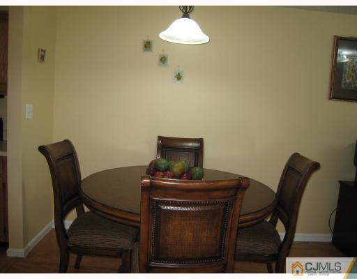 64 Prestwick Way Edison, NJ 08820 - Photo 4 of 10 Gallery Image 4
