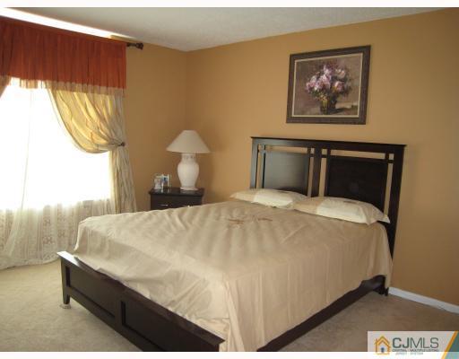 64 Prestwick Way Edison, NJ 08820 - Photo 7 of 10 Gallery Image 7