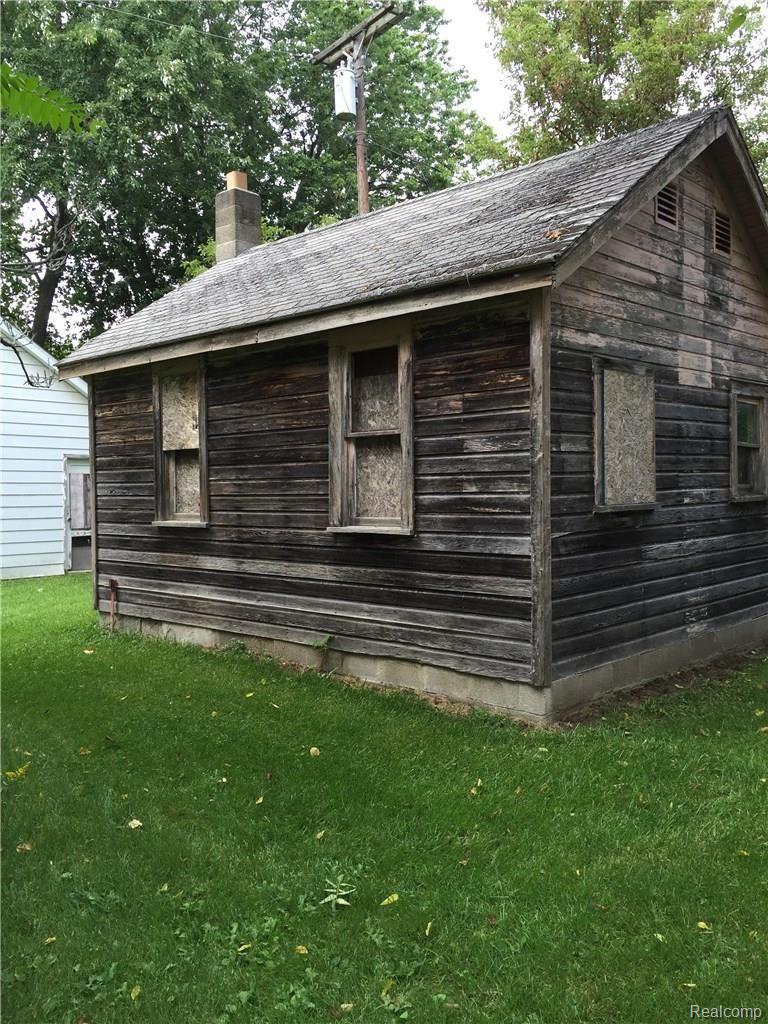 19923 Karr Road Belleville, MI 48111 - Photo 39 of 45 464.JPG