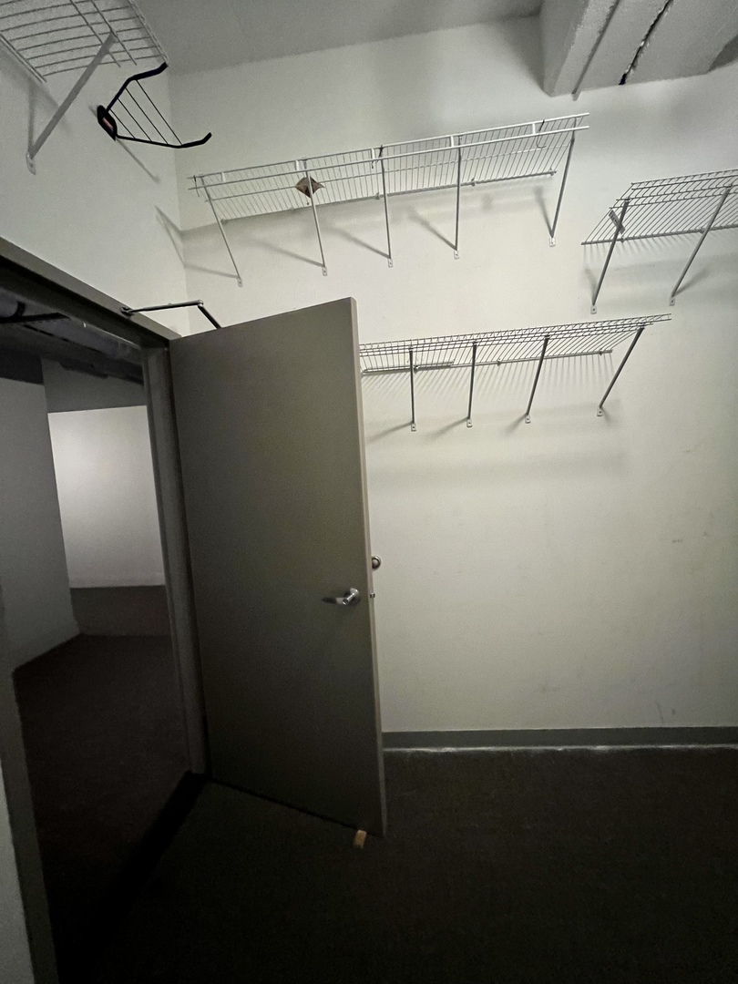 565 West Quincy Street, Unit 717 Chicago, IL 60661 - Photo 33 of 37 a view of small space