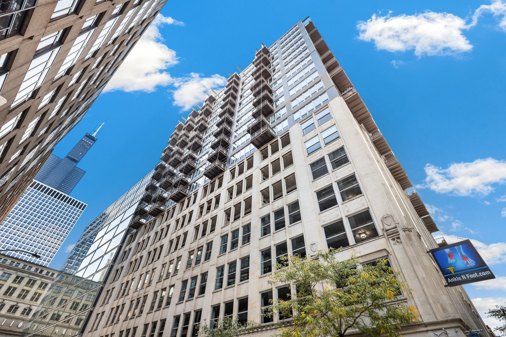 565 West Quincy Street, Unit 717 Chicago, IL 60661 - Photo 37 of 37 a view of a building