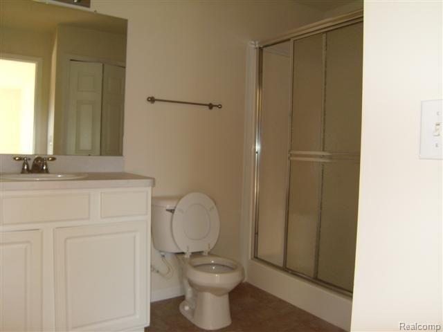 1108 Rial Lake Drive Howell, MI 48843 - Photo 17 of 19 1108 MSTR BATH.JPG
