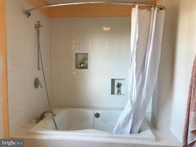 223 Forest Lane Road Fredericksburg, VA 22405 - Photo 9 of 15 a bathroom with a bathtub