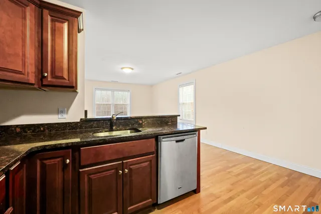 $1,600 | 24 Hartford Road, Unit 10, Salem, CT 06420