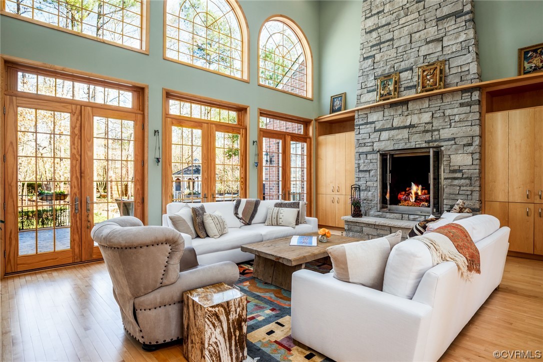 124 West Lancashire Williamsburg, VA 23188 - Photo 11 of 44 a living room with furniture fireplace and flat screen tv
