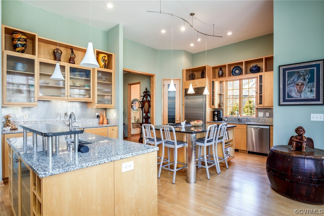 124 West Lancashire Williamsburg, VA 23188 - Photo 14 of 44 a dining room with stainless steel appliances granite countertop a dining table chairs and a white refrigerator
