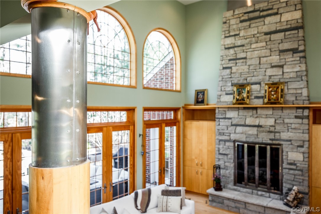 124 West Lancashire Williamsburg, VA 23188 - Photo 19 of 44 a view of hall with windows