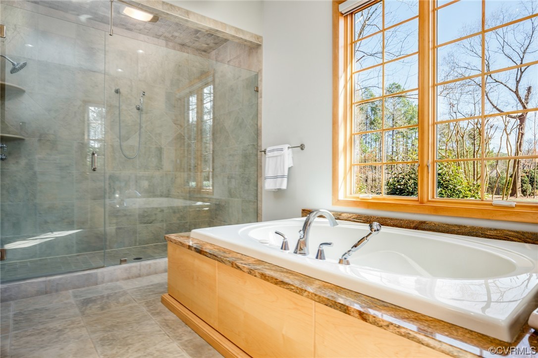 124 West Lancashire Williamsburg, VA 23188 - Photo 23 of 44 a bath tub sitting next to a window