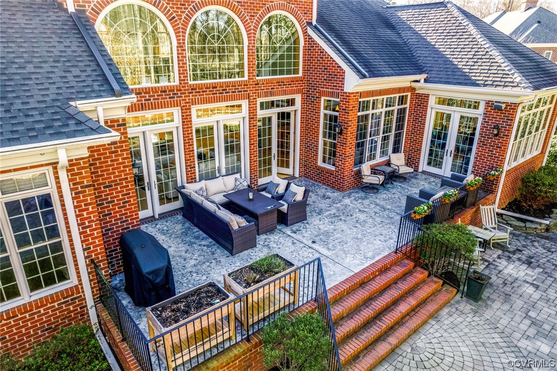 124 West Lancashire Williamsburg, VA 23188 - Photo 31 of 44 a front view of a house with balcony and outdoor seating