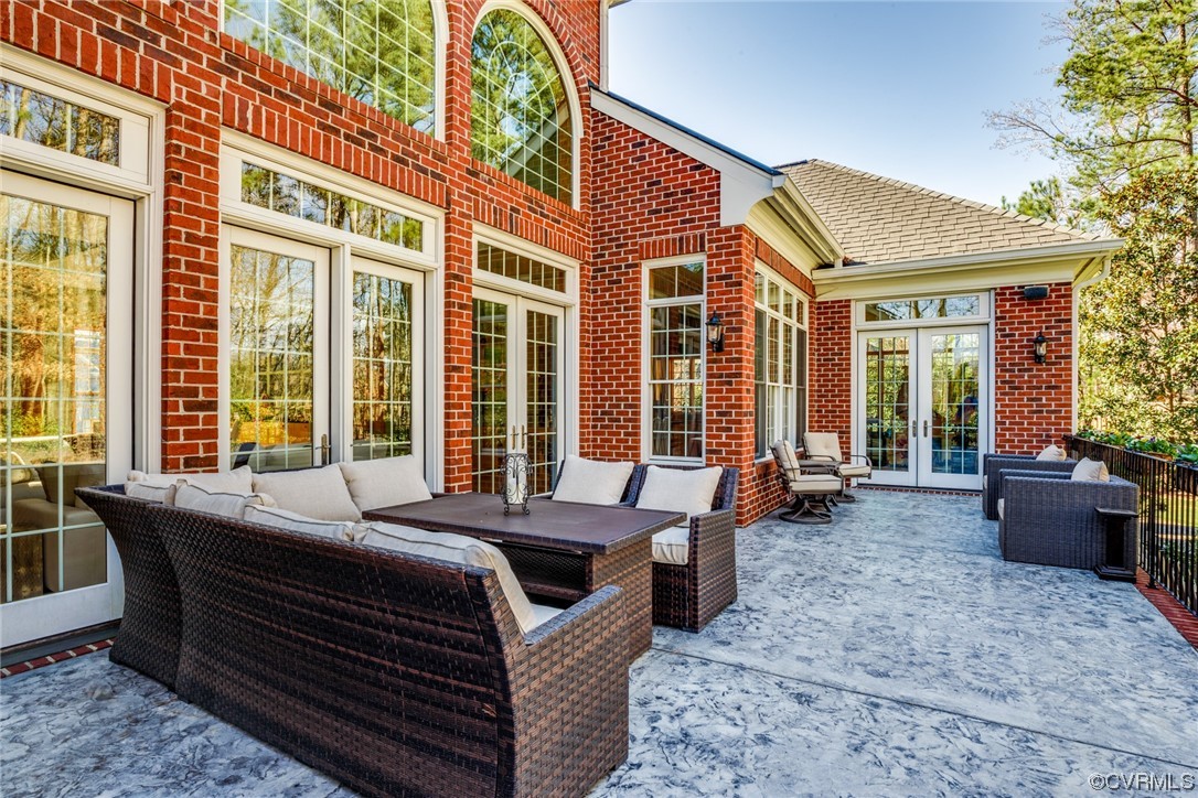 124 West Lancashire Williamsburg, VA 23188 - Photo 32 of 44 a outdoor living space with furniture and windows