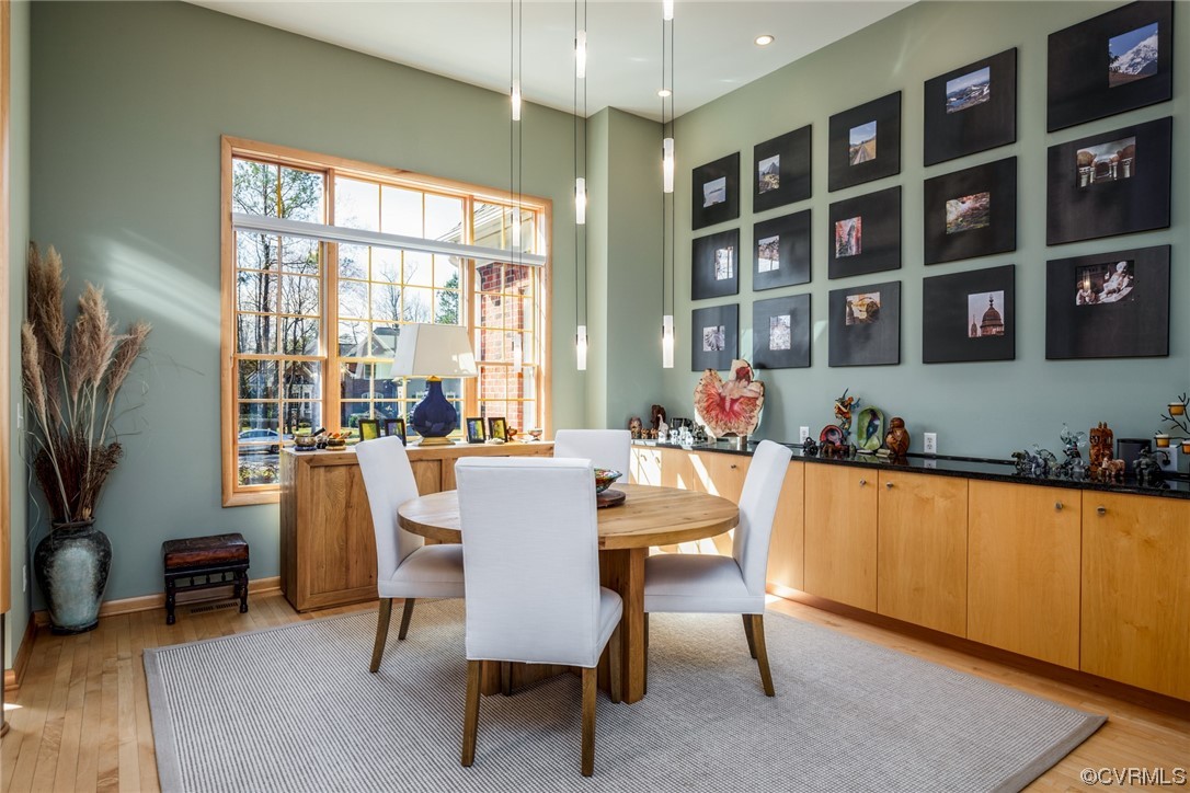 124 West Lancashire Williamsburg, VA 23188 - Photo 8 of 44 a dining room with furniture and a window