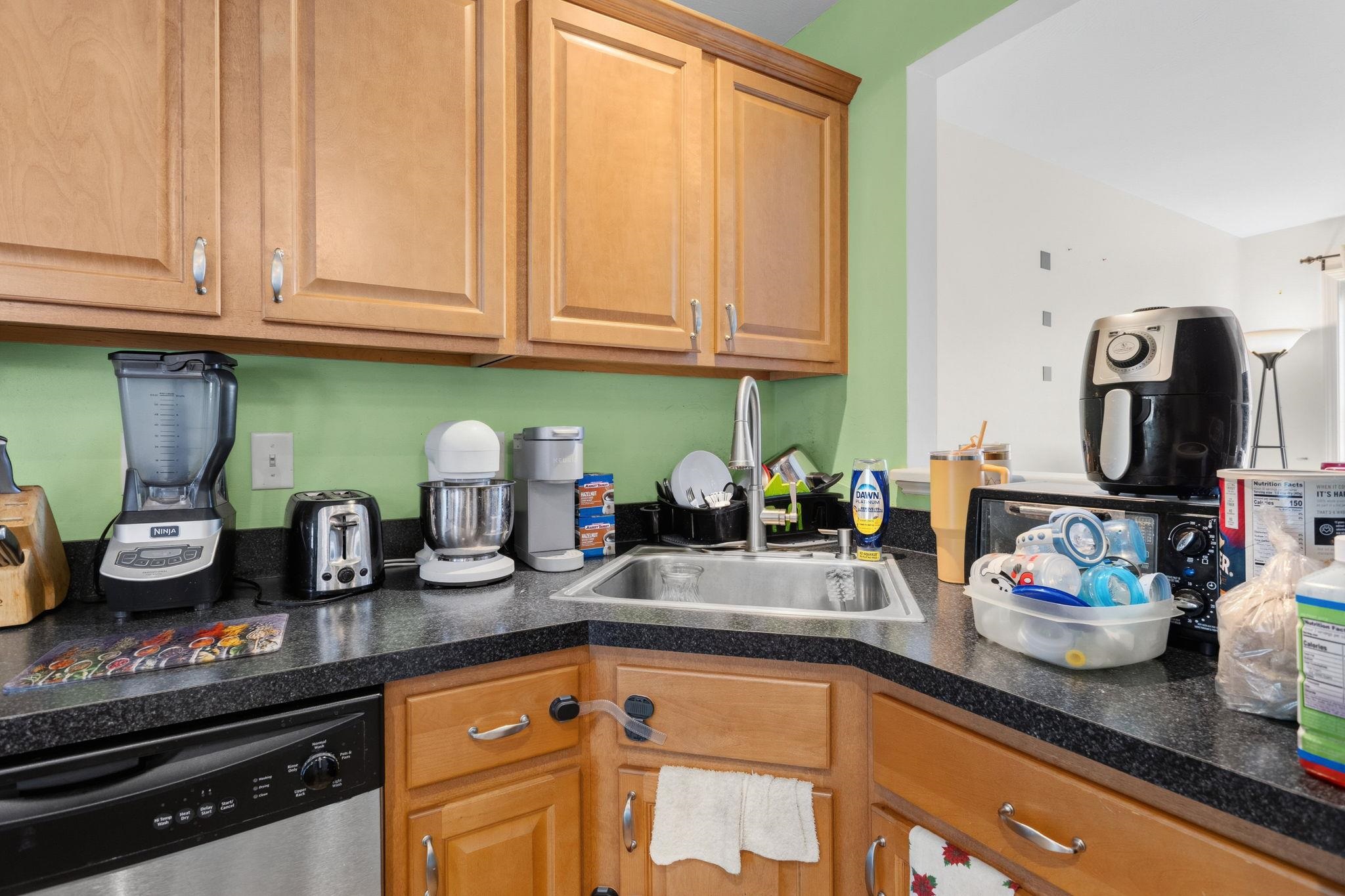 195 Silver Street, Unit 15 Manchester, NH 03103 - Photo 18 of 33