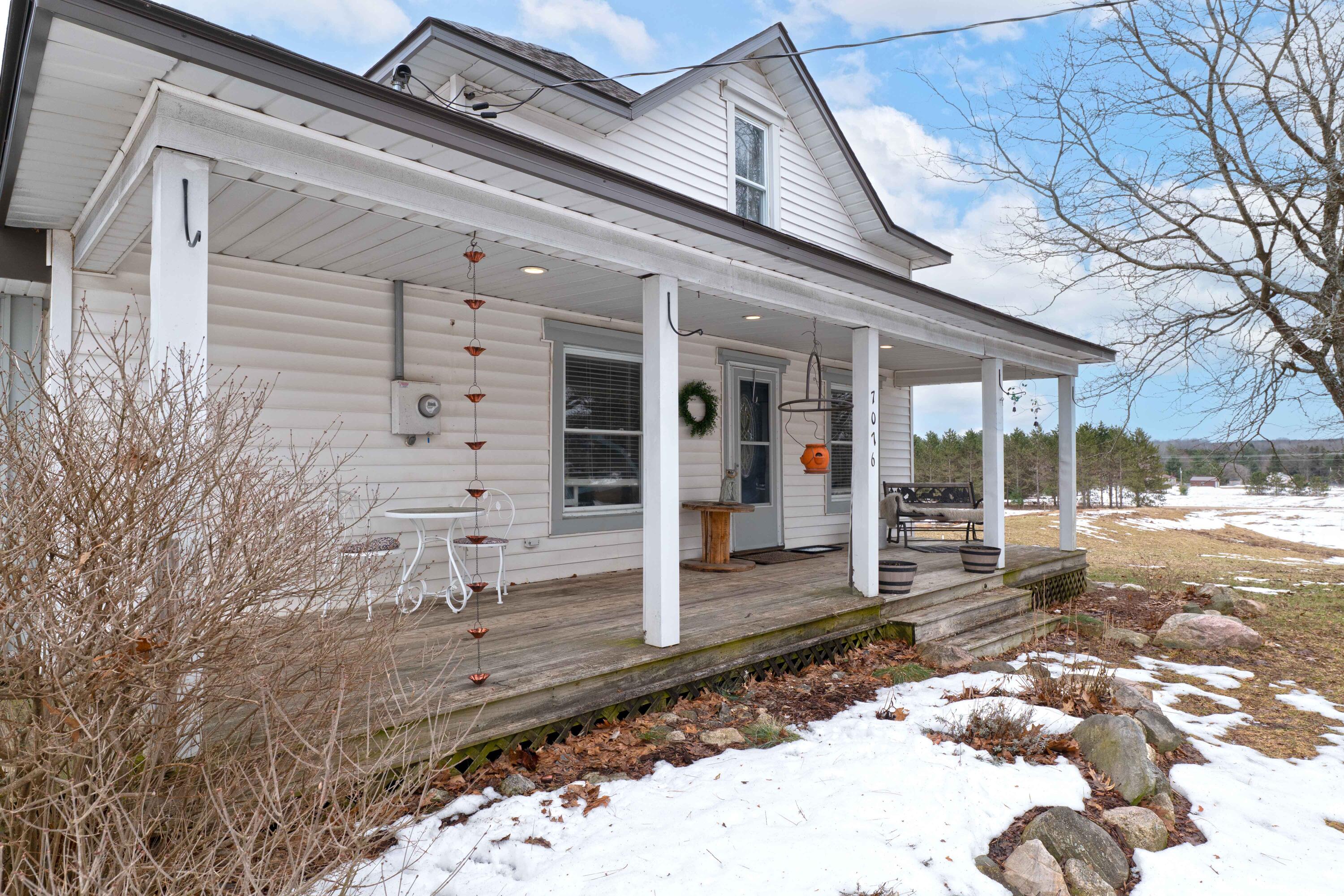 7076 North Raymond Road Tustin, MI 49688 - Photo 2 of 30 7076 N Raymond Rd-24