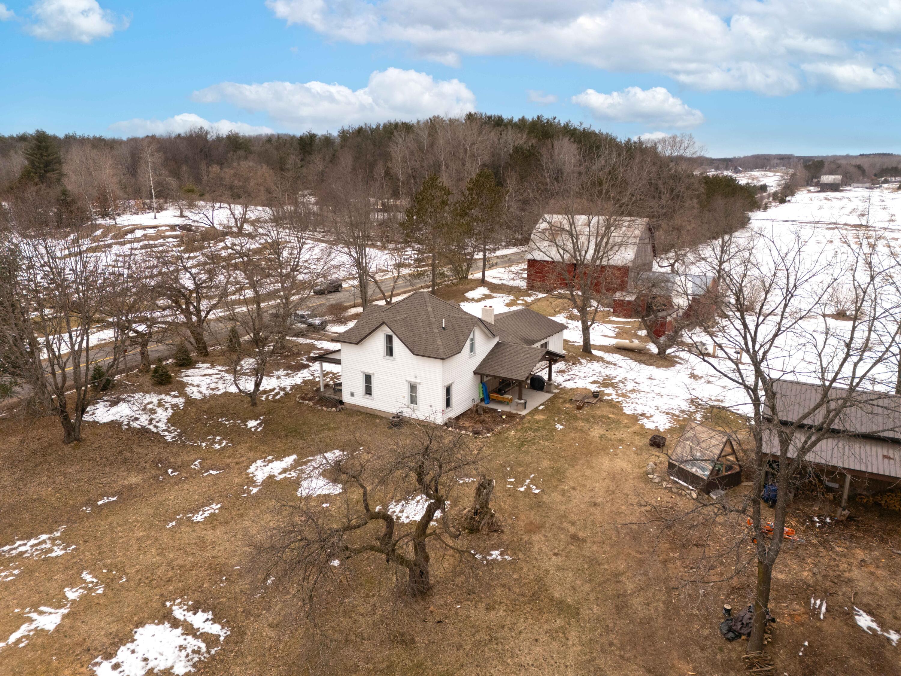 7076 North Raymond Road Tustin, MI 49688 - Photo 4 of 30 7076 N Raymond Rd-29