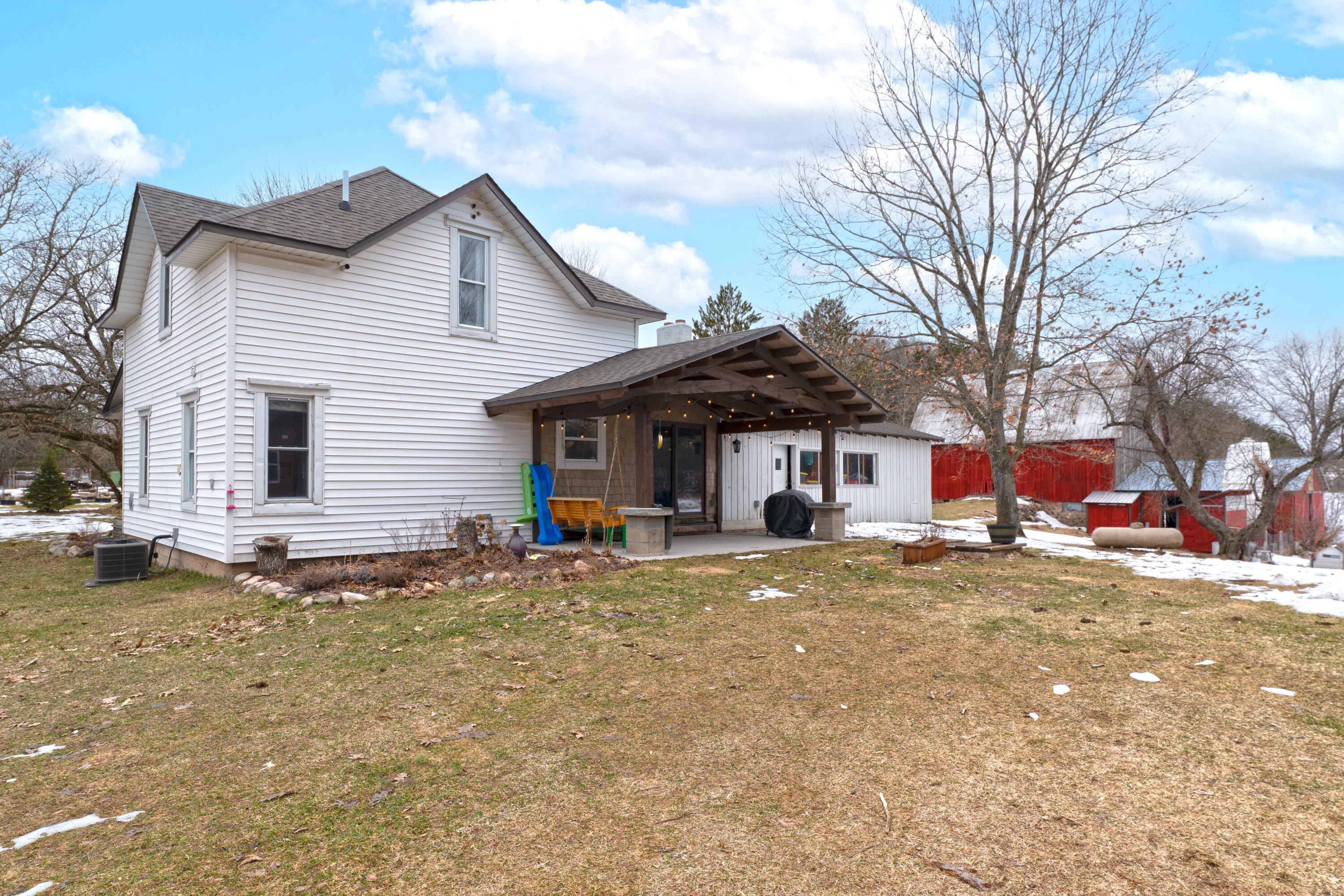 7076 North Raymond Road Tustin, MI 49688 - Photo 5 of 30 7076 N Raymond Rd-25