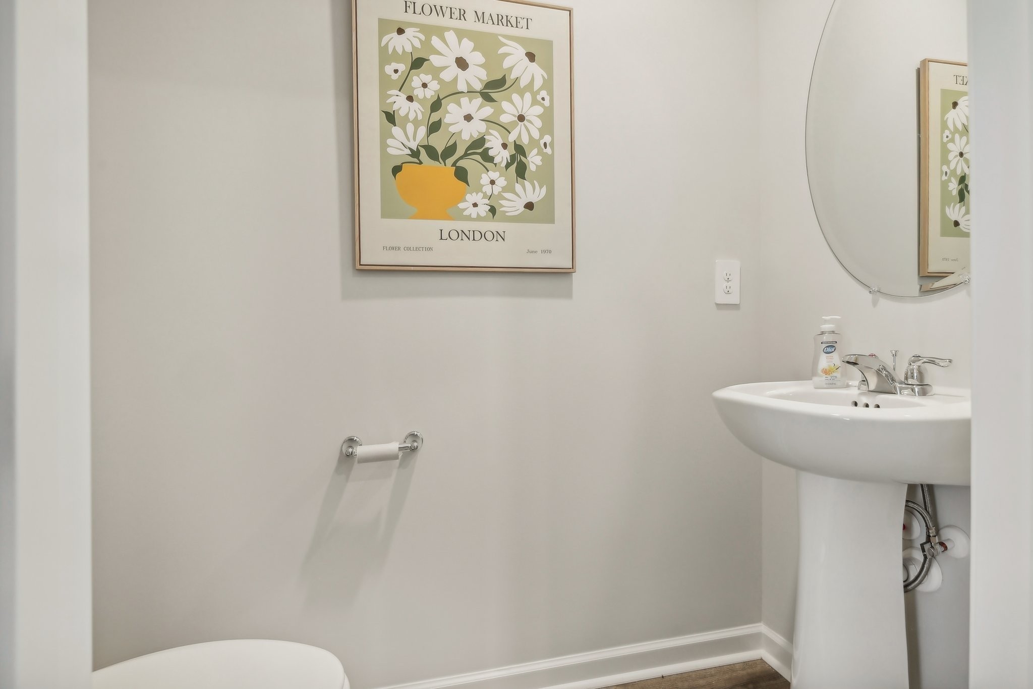 901 Highfield Way Lebanon, TN 37087 - Photo 10 of 29 a bathroom with a sink mirror and toilet