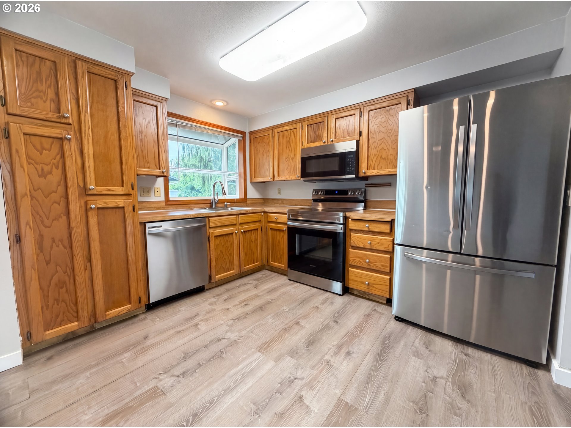 1209 Southwest 25th Street Troutdale, OR 97060 - Photo 2 of 16