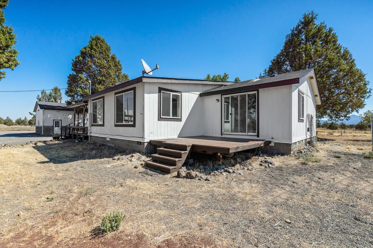 7131 Southwest Shad Road Terrebonne, OR 97760 - Photo 3 of 46 2021_08_28_7131_sw_shad_rd_crr-45