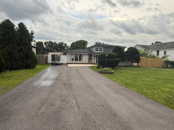 $2,600 | 8817 West 84th Street, Justice, IL 60458