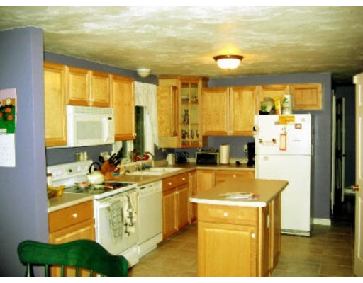 74 Whitins Road Sutton, MA 01590 - Photo 6 of 8