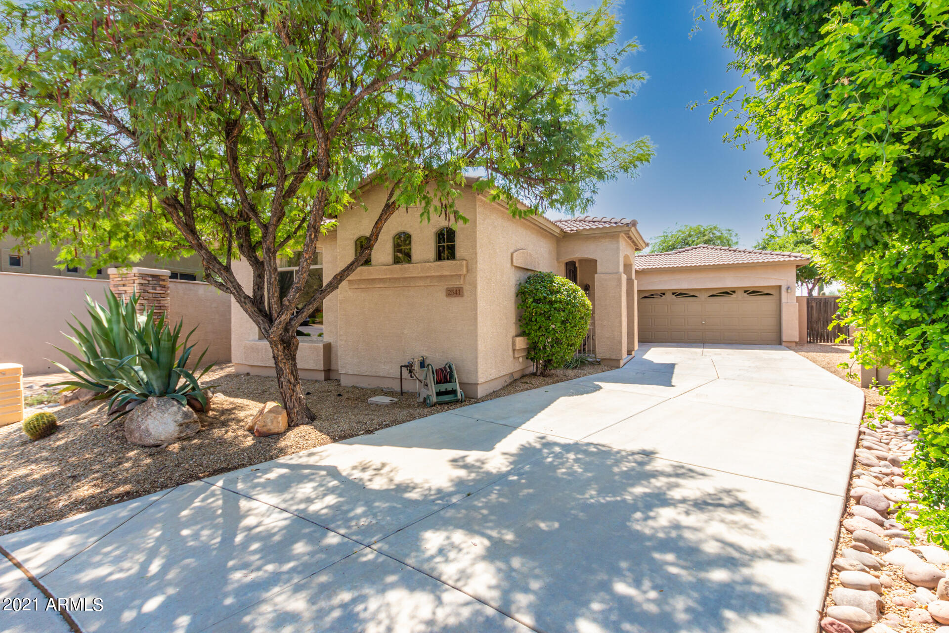 2541 West Florentine Road Phoenix, AZ 85086 - Photo 1 of 18 01 Florentine