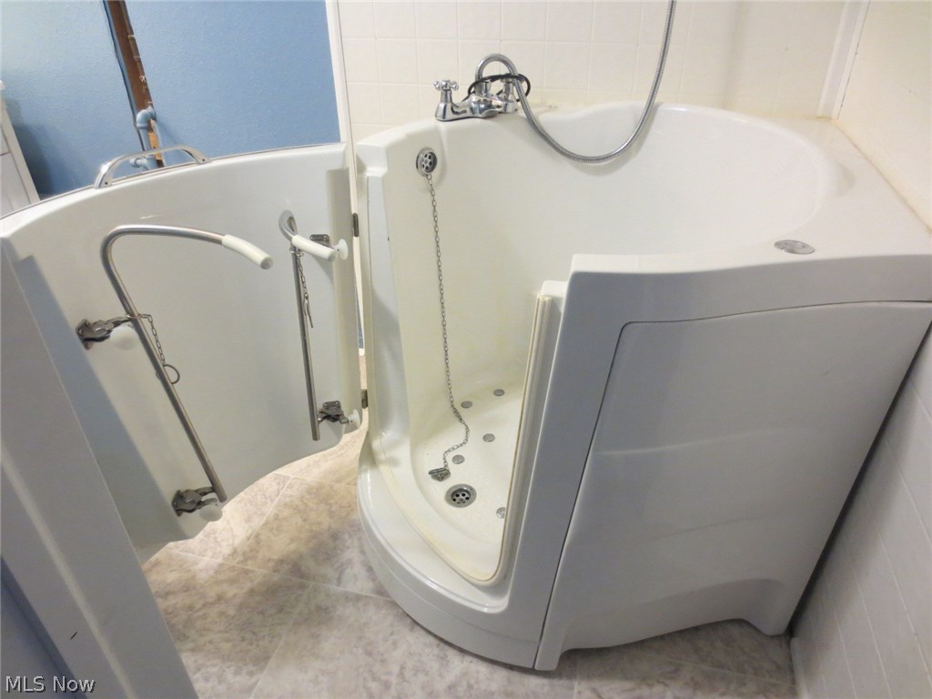 3006 Selkirk Bush Road Warren, OH 44481 - Photo 15 of 21 A closer view of the handicap-accessible walk-in tub/shower