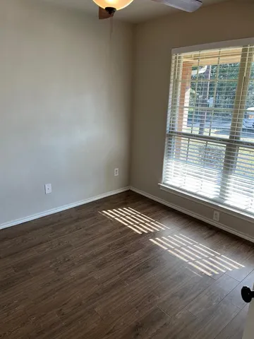 $1,375 | 205 East Border Street, Rio Vista, TX 76093